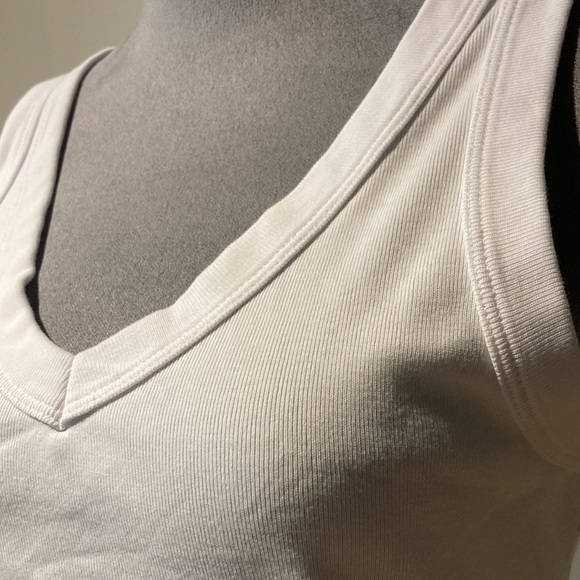 Michael stars, sleeveless V-neck white T-shirt, size small - Picture 2 of 8